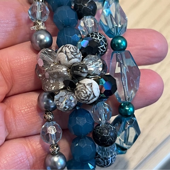 Blue beaded bracelet handmade stretchy stackable - Picture 6 of 6